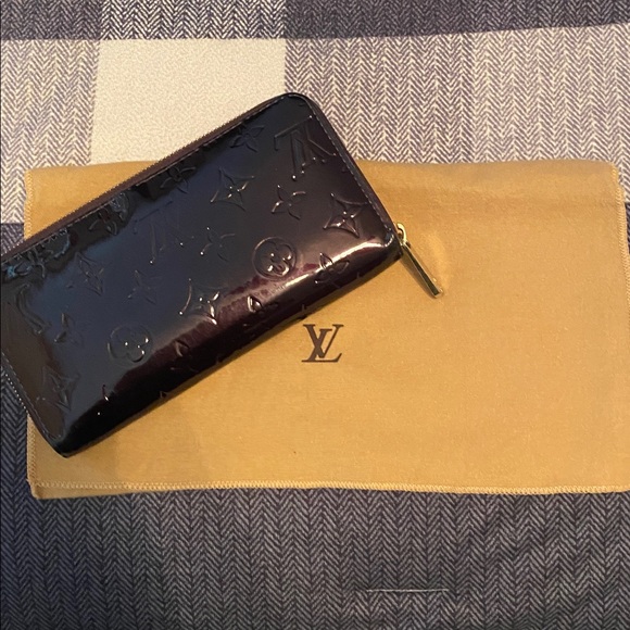 Louis Vuitton Vernis Amarante Patent Leather Zipper Wallet w/COA and Dust Bag - Picture 13 of 14